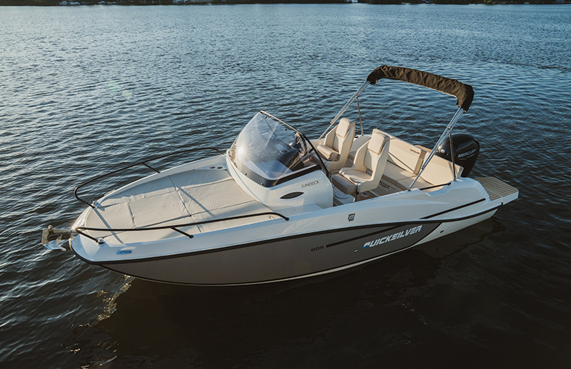 Quicksilver 605 Sundeck