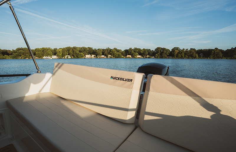 Quicksilver 605 Sundeck