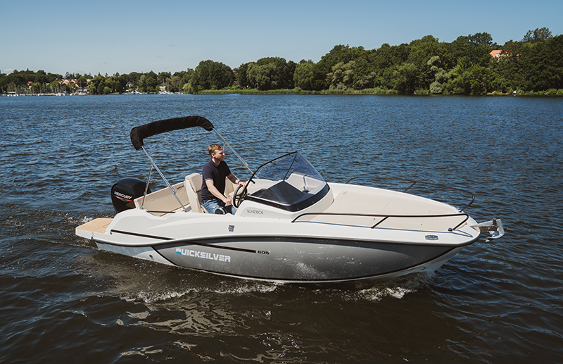 Quicksilver 605 Sundeck
